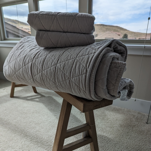 Threshold Bedding King Size Threshold Velvet Quilt In Gray With Two